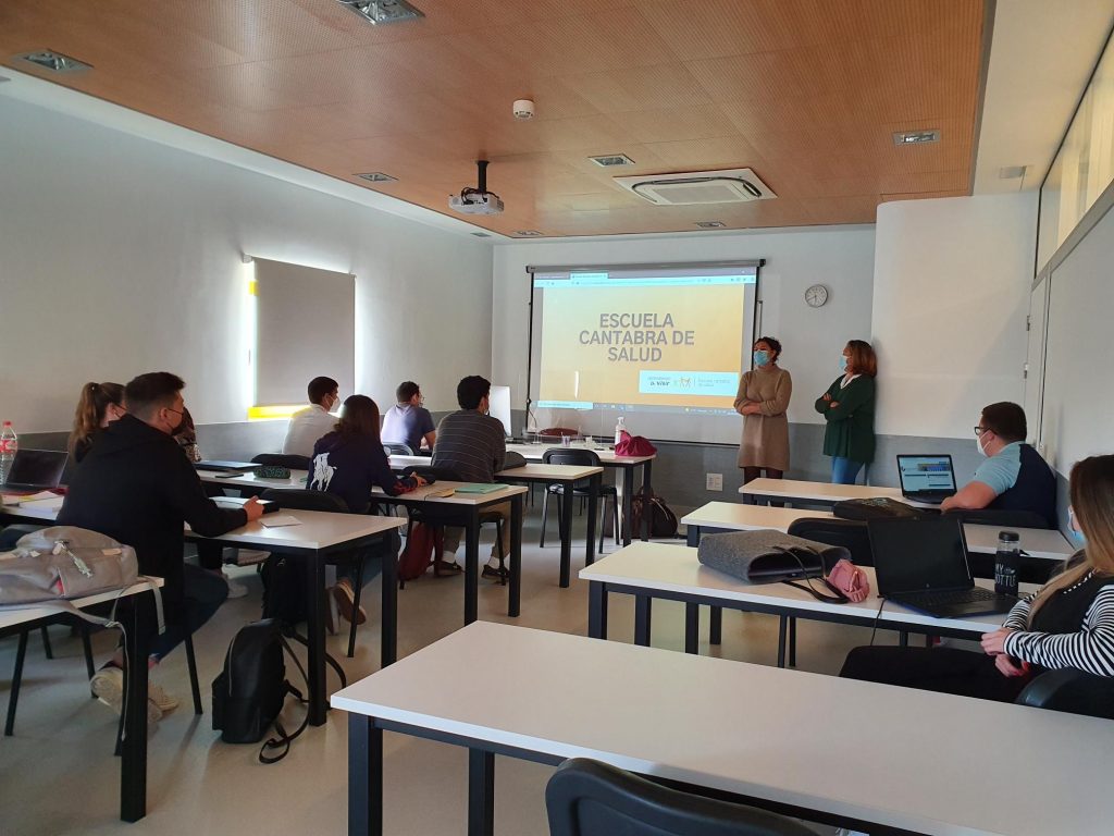 Visita de la Escuela Cántabra de Salud a la Escuela Clínica Mompía