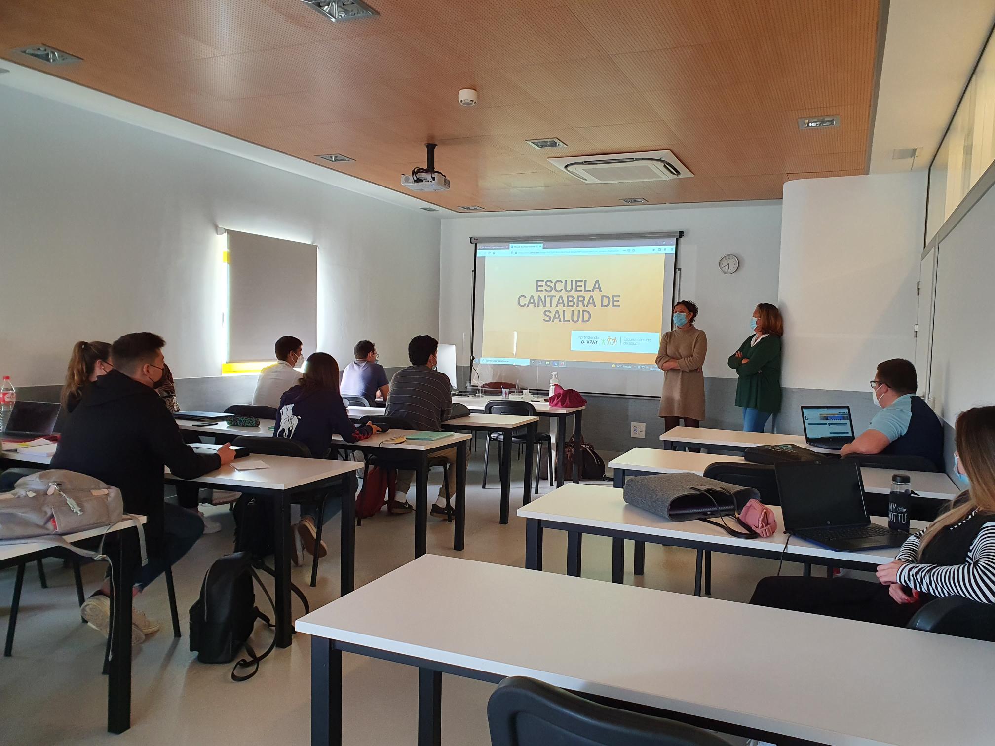 Visita De La Escuela Cántabra De Salud A La Escuela Clínica Mompía